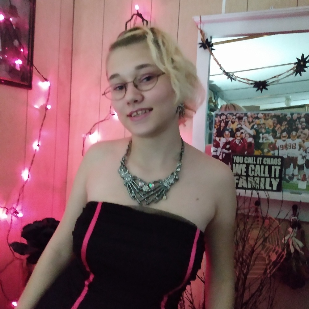 Meet your Posher, Danielle